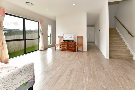 Photo of property in 16 Kahu Close, Orewa, 0931