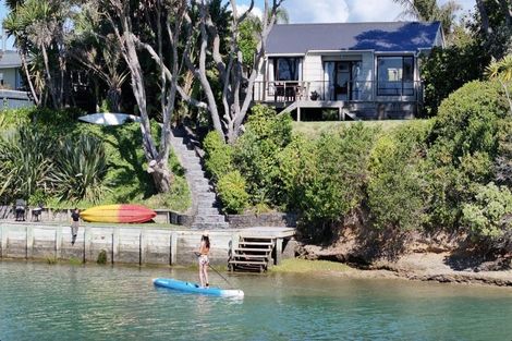 Photo of property in 33 Nihinihi Avenue, Raglan, 3225