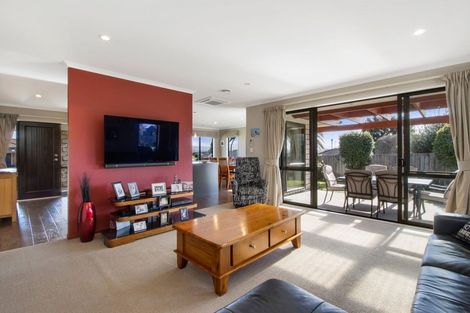 Photo of property in 8 Olive Close, Omokoroa, 3114