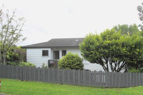 Photo of property in 2/20 Sunnyfield Crescent, Glenfield, Auckland, 0629