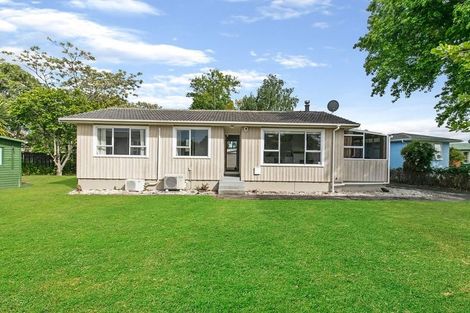 Photo of property in 13 Cooper Place, Papakura, 2110