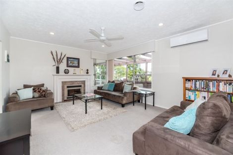 Photo of property in 47 Lantana Road, Green Bay, Auckland, 0604