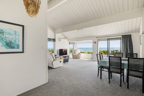 Photo of property in 31 Karewa Parade, Papamoa Beach, Papamoa, 3118