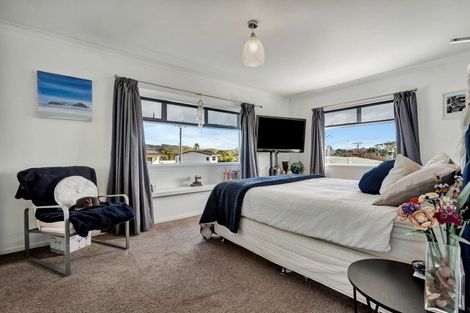 Photo of property in 18 Karaka Road, Kawakawa Bay, Papakura, 2585