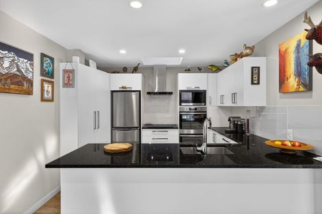 Photo of property in 79 Holly Road, St Albans, Christchurch, 8014