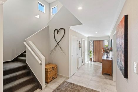 Photo of property in 5 Quadrant Heights, Paraparaumu, 5032