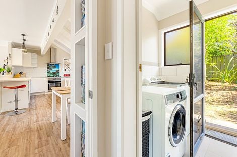 Photo of property in 5 Lorena Place, West Harbour, Auckland, 0618