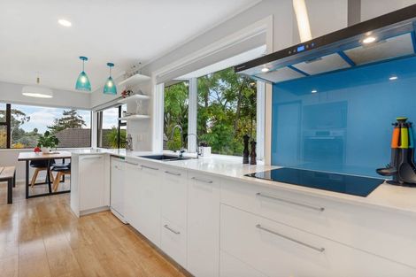 Photo of property in 7 Blyton Lane, Pakuranga Heights, Auckland, 2010