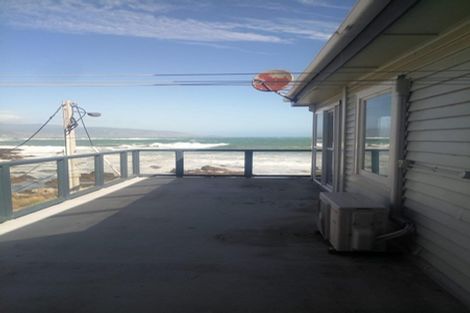 Photo of property in 148 The Esplanade, Houghton Bay, Wellington, 6023