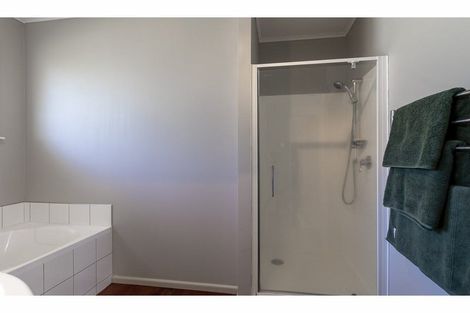 Photo of property in 52 Sylvan Crescent, Te Atatu South, Auckland, 0610