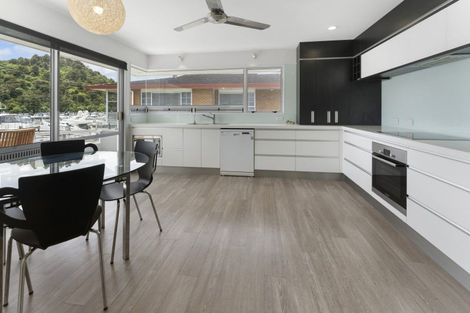 Photo of property in 39 Waikawa Road, Picton, 7220