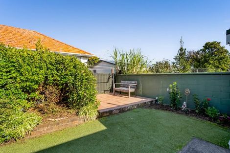 Photo of property in 46 Lismore Street, Merrilands, New Plymouth, 4312