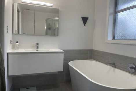 Photo of property in 11 Gerrand Place, Chedworth, Hamilton, 3210