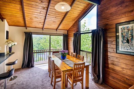 Photo of property in 9 Bushland Grove, Paparangi, Wellington, 6037