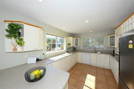 Photo of property in 233 Avonhead Road, Avonhead, Christchurch, 8042