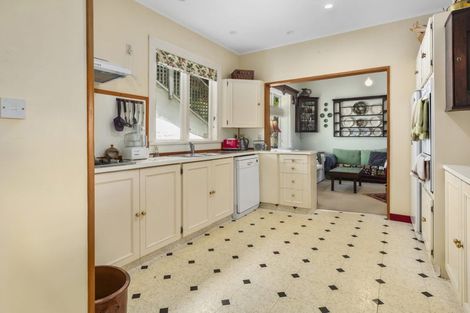 Photo of property in 29 Wadestown Road, Wadestown, Wellington, 6012