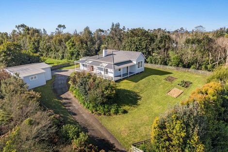 Photo of property in 1017 Main North Road, Onaero, Waitara, 4383