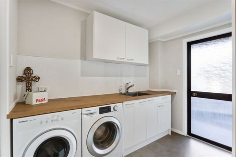 Photo of property in 133 Sandspit Road, Shelly Park, Auckland, 2014