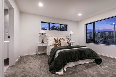 Photo of property in 32 Paparahi Place, Wainui, Silverdale, 0992