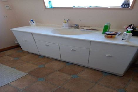 Photo of property in 50 Eugenia Rise, Totara Heights, Auckland, 2105