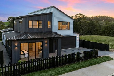 Photo of property in 32 Paparahi Place, Wainui, Silverdale, 0992