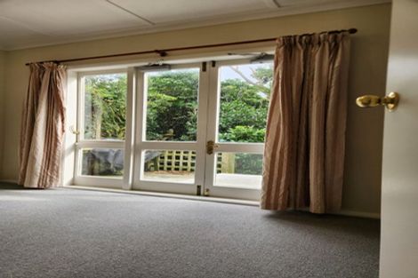 Photo of property in 64 Fairview Crescent, Kelburn, Wellington, 6012