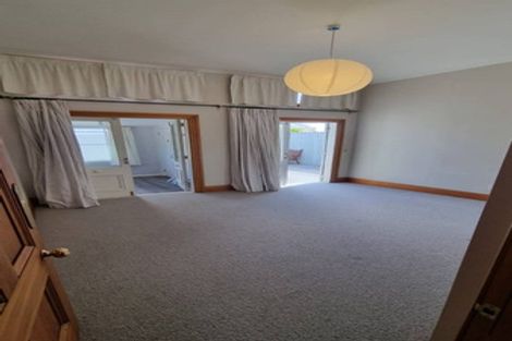 Photo of property in 94 Kelburn Parade, Kelburn, Wellington, 6012