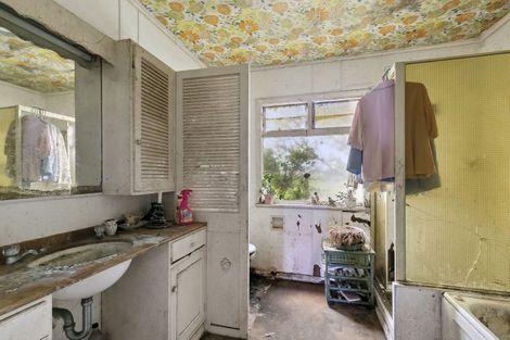 Photo of property in 87 Maupuia Road, Maupuia, Wellington, 6022