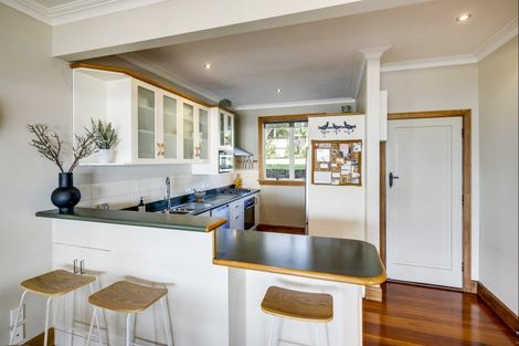 Photo of property in 8 Lambton Road, Hospital Hill, Napier, 4110