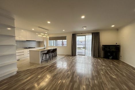 Photo of property in 587 Great South Road, Rosehill, Papakura, 2113