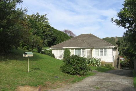 Photo of property in 5 Tui Terrace, Tawa, Wellington, 5028