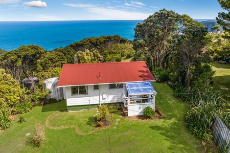 Photo of property in 13 Te Ahuahu Road, Piha, New Lynn, 0772