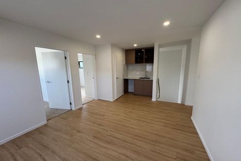 Photo of property in 3/90 Picasso Drive, West Harbour, Auckland, 0618
