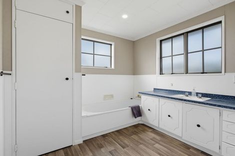 Photo of property in 35 Waitawa Place, Lynmore, Rotorua, 3010