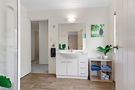 Photo of property in 6 Mcleod Place, Papamoa Beach, Papamoa, 3118