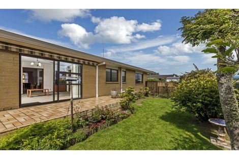 Photo of property in 2/208 Centreway Road, Orewa, 0931