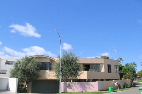 Photo of property in 15 Ngarata Avenue, Mount Maunganui, 3116