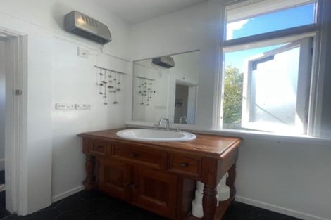 Photo of property in 10 Dyers Pass Road, Cashmere, Christchurch, 8022