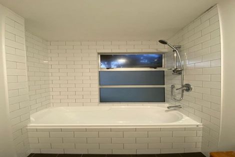 Photo of property in 5 Mcintyre Avenue, Mount Victoria, Wellington, 6011