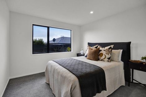 Photo of property in 2 Marsden Place, Hurworth, New Plymouth, 4310