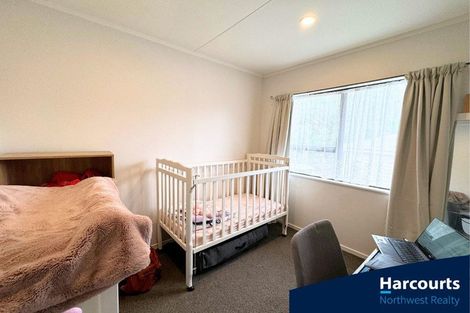 Photo of property in 124 Moire Road, West Harbour, Auckland, 0618