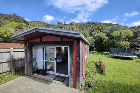 Photo of property in 17 Boyd Grove, Naenae, Lower Hutt, 5011