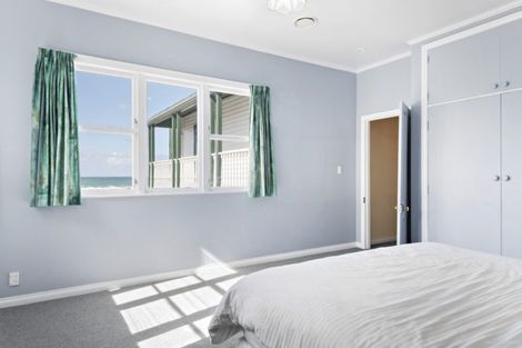 Photo of property in 346 The Esplanade, Island Bay, Wellington, 6023
