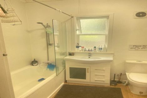 Photo of property in 16 Richmond Avenue, Karori, Wellington, 6012