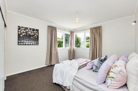 Photo of property in 2/6 Ngatoa Place, Glenfield, Auckland, 0629