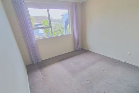 Photo of property in 29 Staincross Street, Green Bay, Auckland, 0604