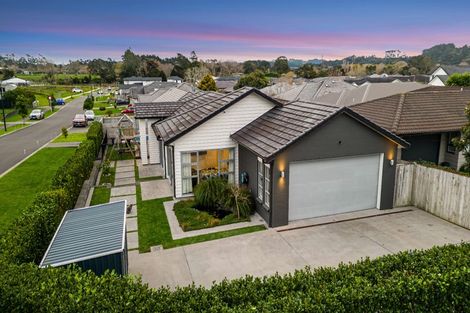 Photo of property in 36 Gilbransen Road, Kumeu, 0810