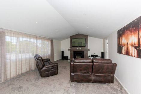 Photo of property in 7a Caledonia Place, Highlands Park, New Plymouth, 4312