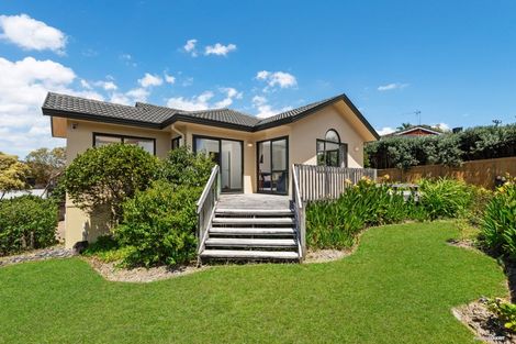 Photo of property in 7 Seagrove Road, West Harbour, Auckland, 0618