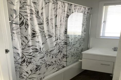 Photo of property in 1 Keats Place, Blockhouse Bay, Auckland, 0600